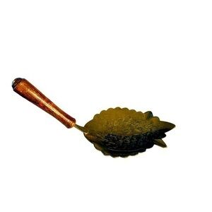 Vintage Brass Leaf Tortilla Press with Wood Handle – Hand-Engraved